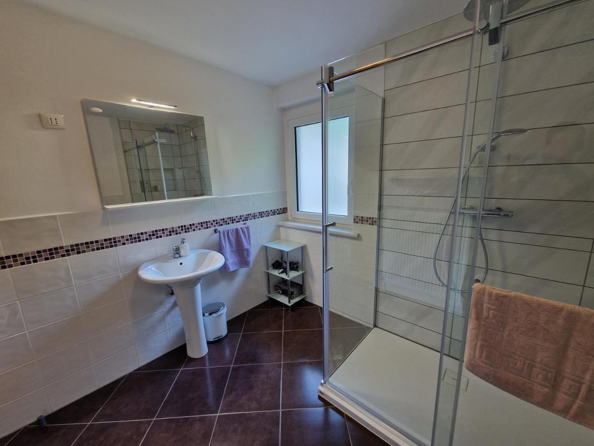 House Utrinek With Free Play Room, Jacuzzy And Garage Podbrdo Buitenkant foto