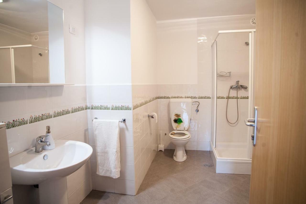 House Utrinek With Free Play Room, Jacuzzy And Garage Podbrdo Buitenkant foto