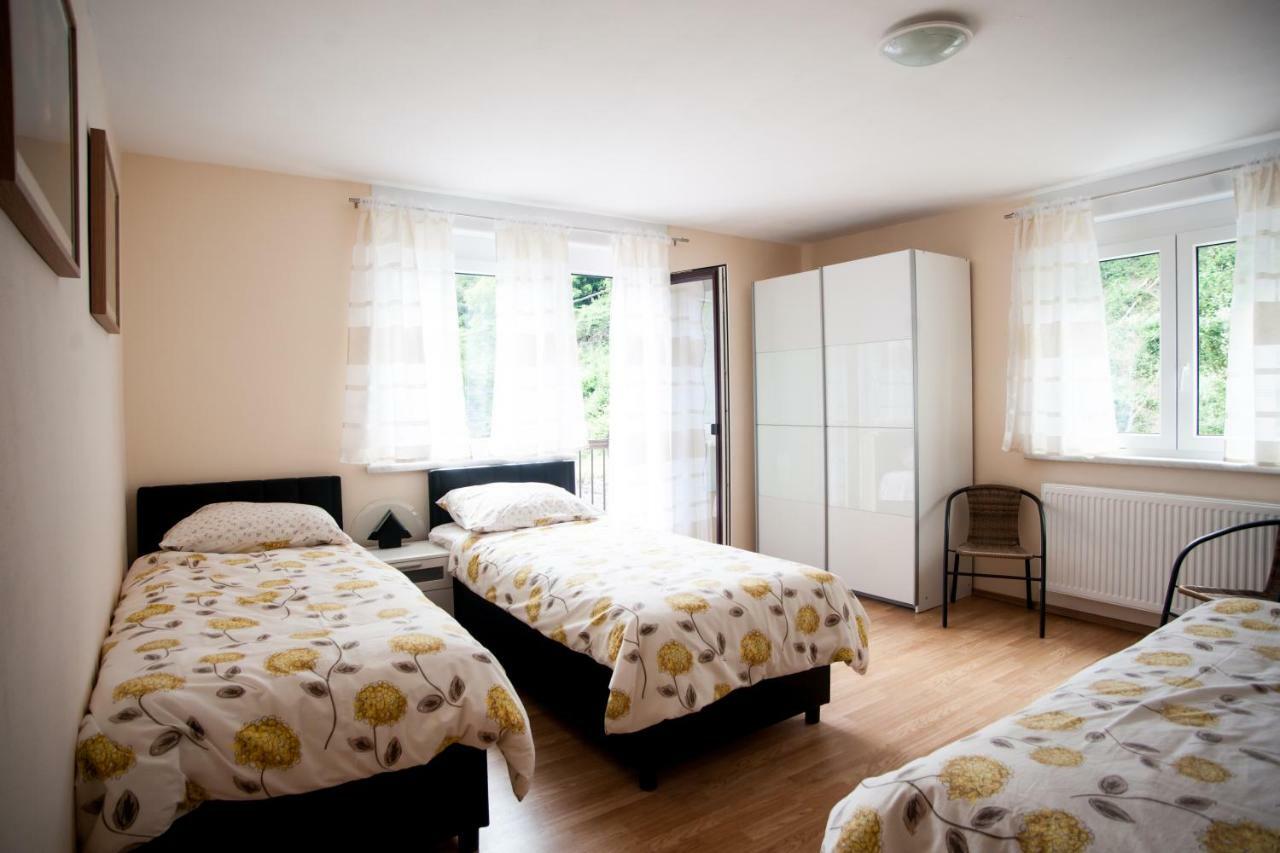 House Utrinek With Free Play Room, Jacuzzy And Garage Podbrdo Buitenkant foto