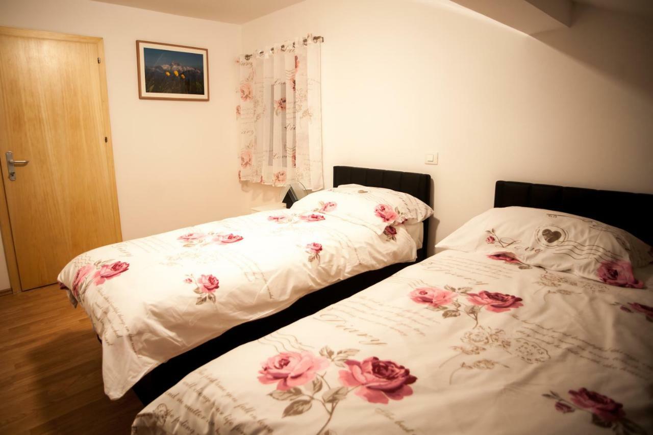 House Utrinek With Free Play Room, Jacuzzy And Garage Podbrdo Buitenkant foto