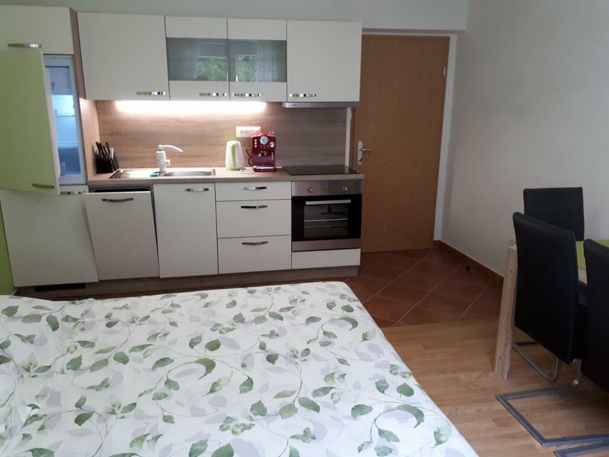 House Utrinek With Free Play Room, Jacuzzy And Garage Podbrdo Buitenkant foto